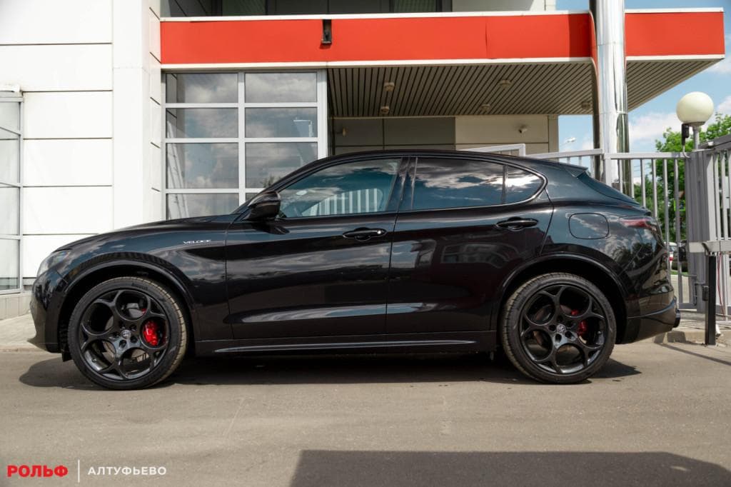 Alfa Romeo Stelvio - 4